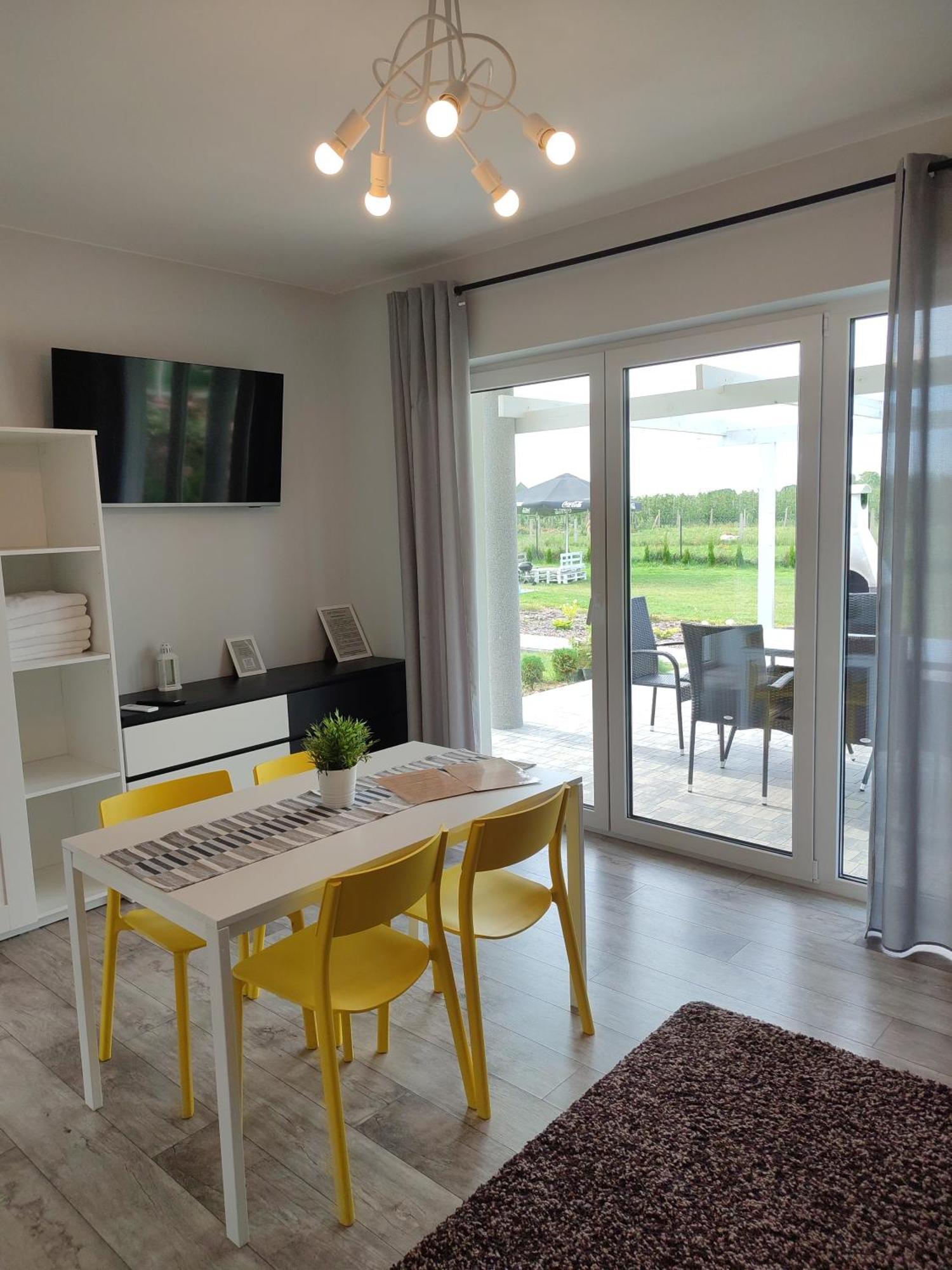 Apartamenty Wilga Z Calorocznym Jacuzzi I Letnim Basenem Room photo